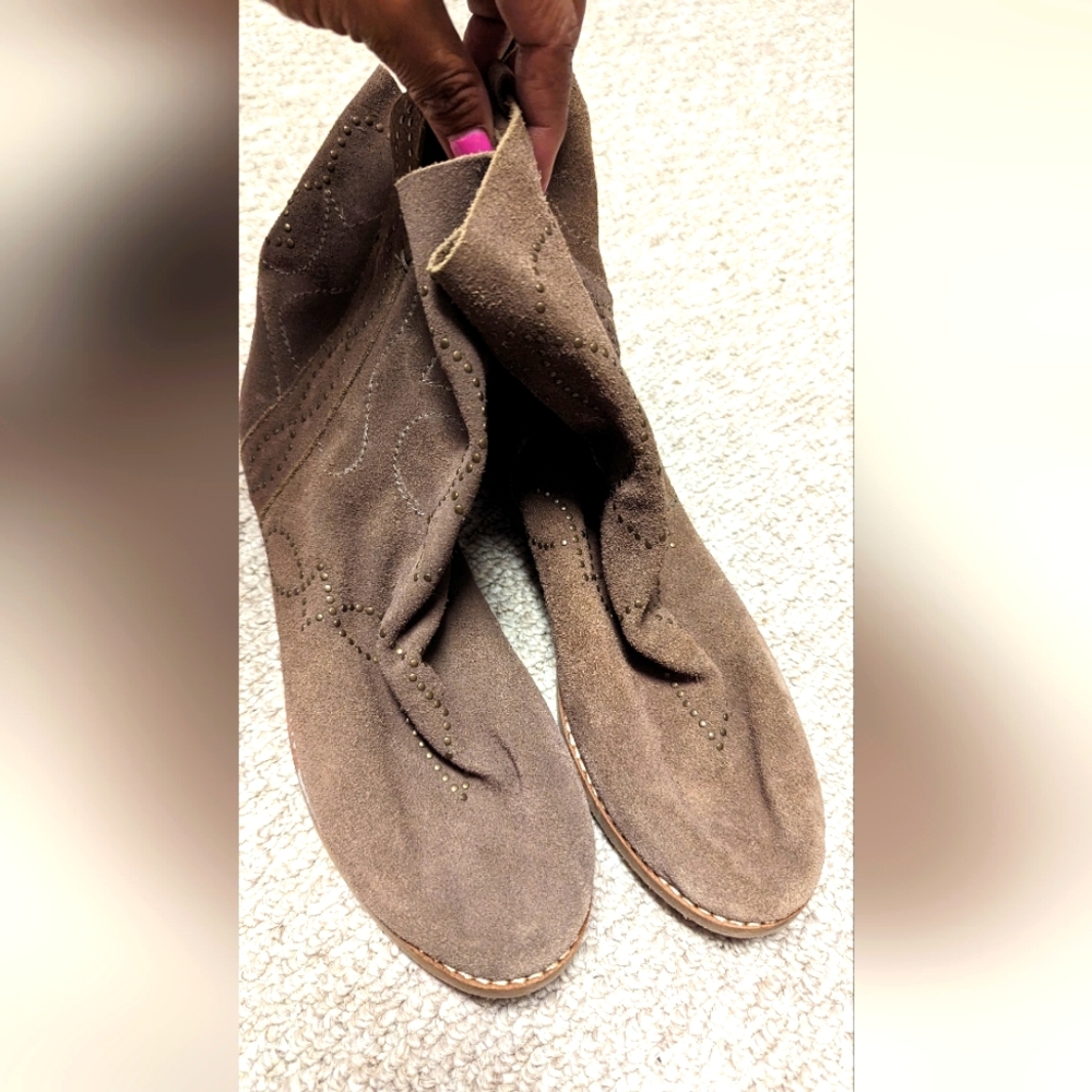 Suede boots size 9